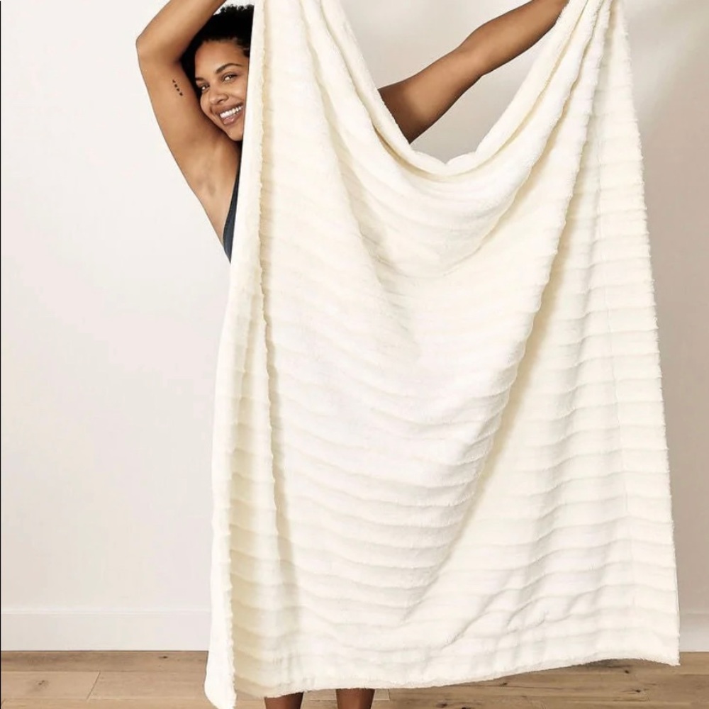 Comma Plush Throw Blanket 50x60”